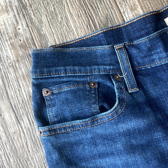 LEVI’S 🌟MID LENGTH SHORT 🌟JEAN SHORTS, 31 - Picture 3 of 12